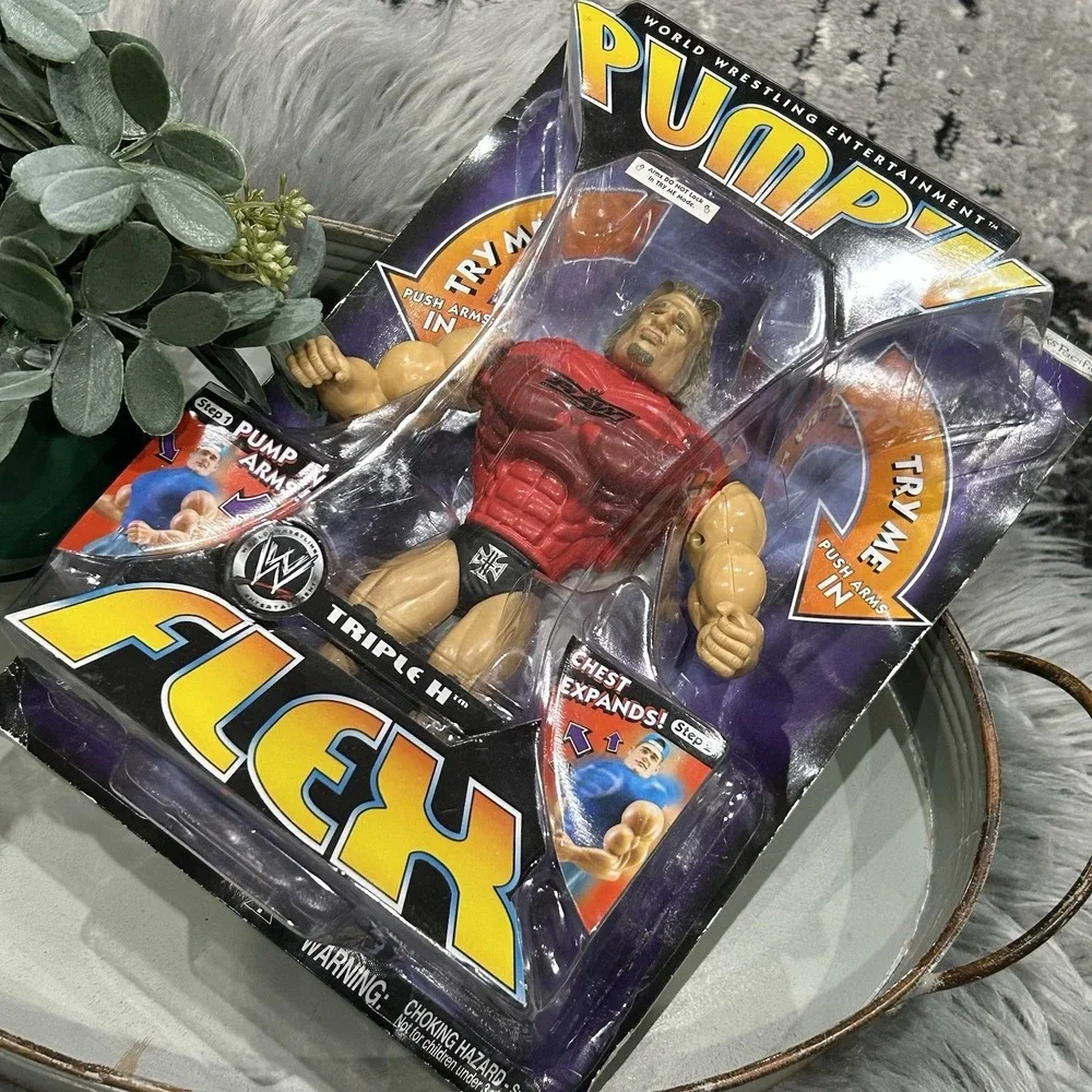 WWE Pump 'n Flex‎ Triple H Wrestler 2004 Jakks Action Figure NIB